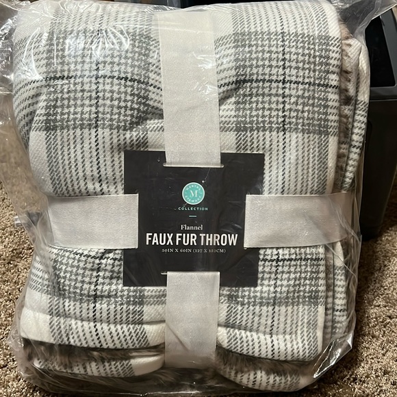 Martha Stewart flannel faux fur throw.NIP.50x60